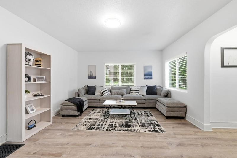 New Modern Home in SE Portland - image 29
