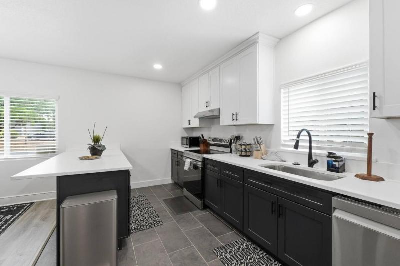 New Modern Home in SE Portland - image 22