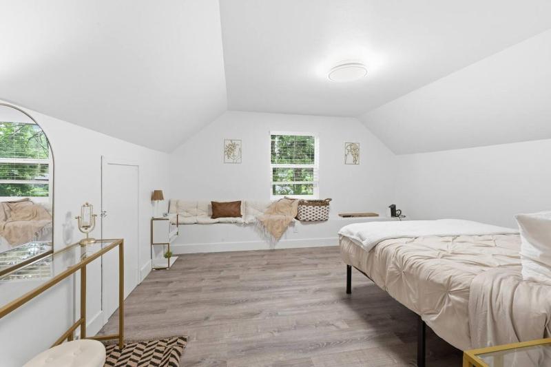 New Modern Home in SE Portland - image 15