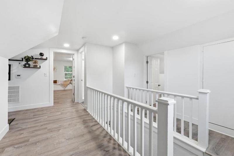 New Modern Home in SE Portland - image 16