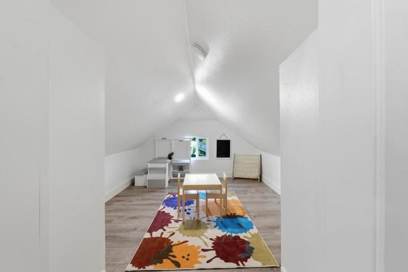 New Modern Home in SE Portland - image 19