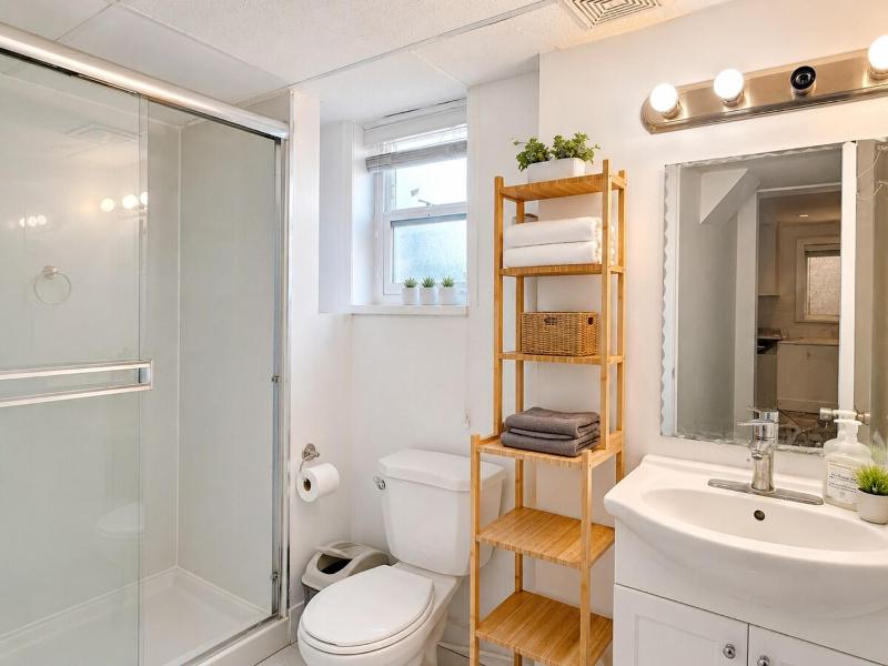 Cozy Vancouver 2BR Suite with Private Entrance - image 6