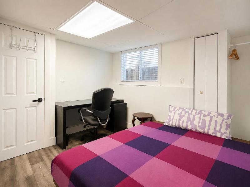 Cozy Vancouver 2BR Suite with Private Entrance - image 3