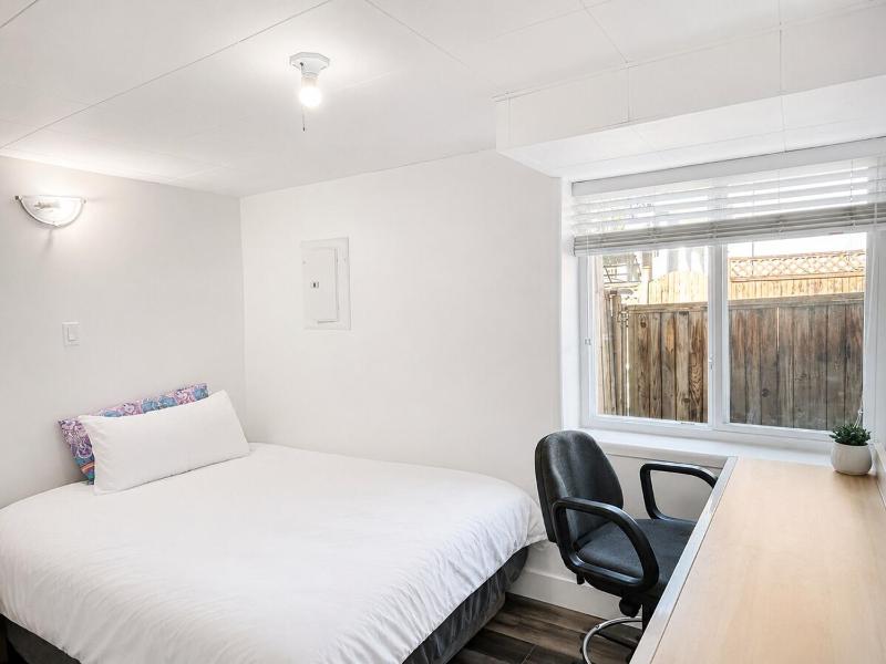 Cozy Vancouver 2BR Suite with Private Entrance - image 1