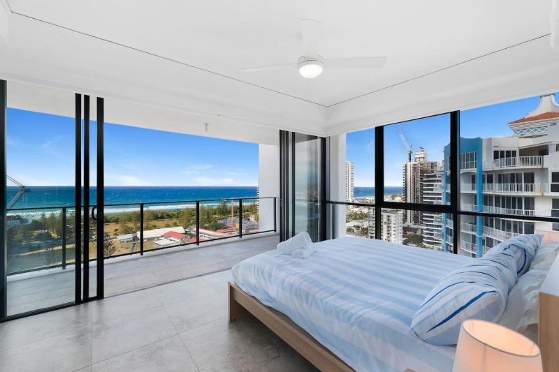 3-Bedroom Ocean View Apartment with 2 Parking Spaces - image 4