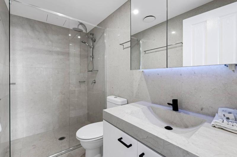 3-Bedroom Ocean View Apartment with 2 Parking Spaces - image 15