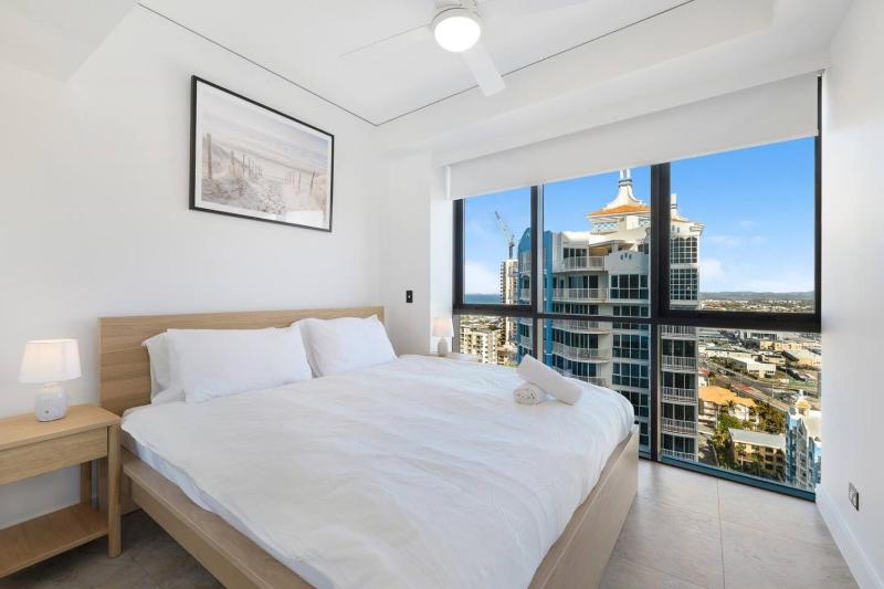 3-Bedroom Ocean View Apartment with 2 Parking Spaces - image 7