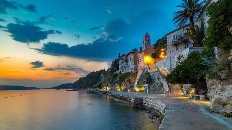 Luxury villa Mar with infinity pool in Rab - image 14