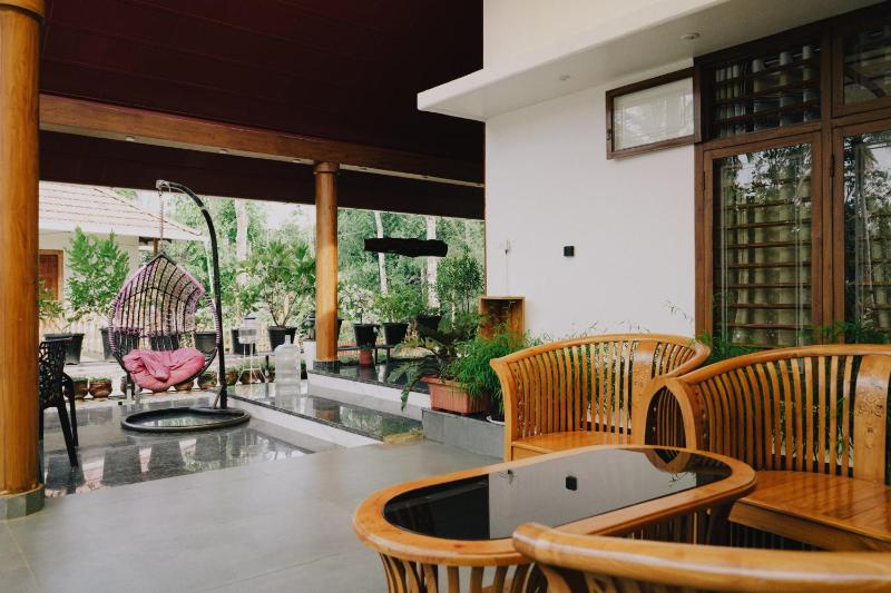MT'S Villa - image 11
