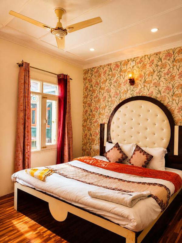 Shesh Bagh Kashmiri Villa near Mughal Gardens and Dal Lake - image 15