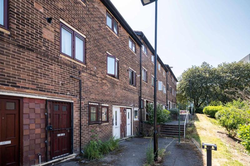 3 Bedroom Apartment with Balcony Sleeps 7 Sheffield City Centre - image 8