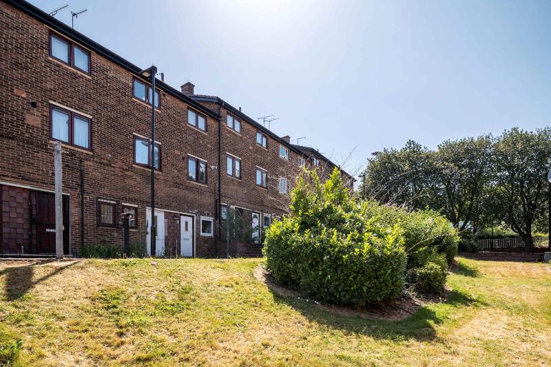 3 Bedroom Apartment with Balcony Sleeps 7 Sheffield City Centre - image 12