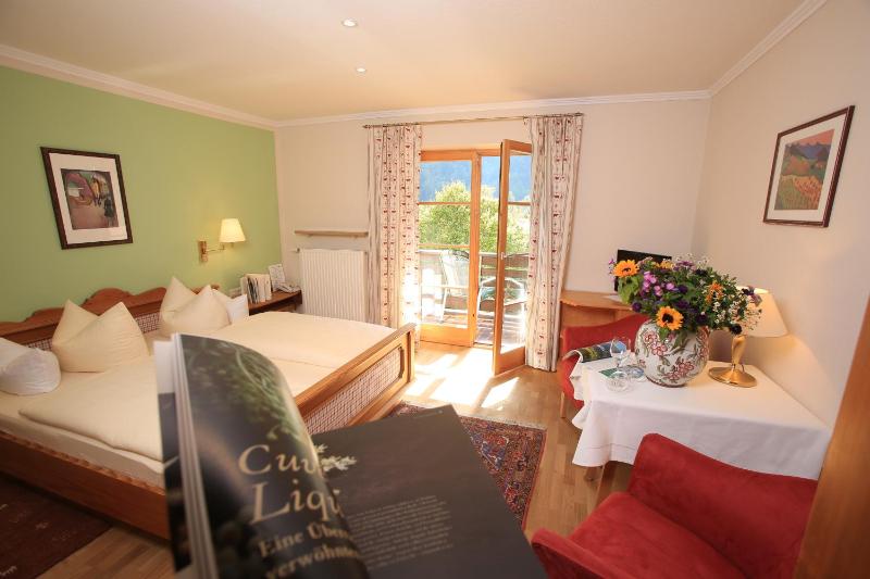 Double Room with Balcony image 2