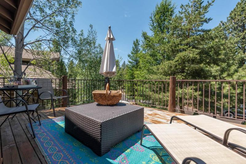 Theater Hot Tub SHARC Sleeps 10 2 Decks - image 41