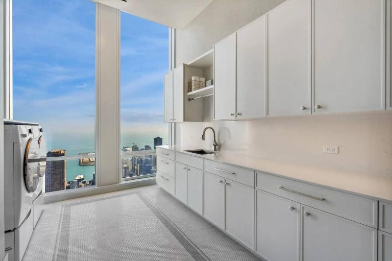 Apartment Large Living 360 views - image 16