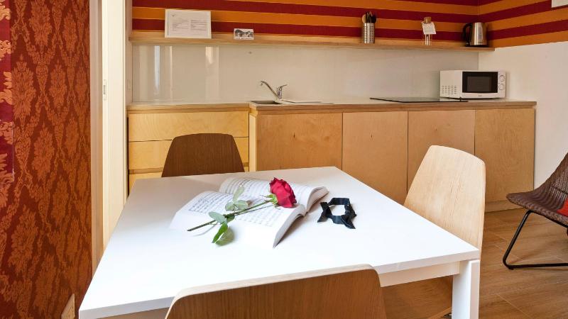 One-Bedroom Apartment image 4