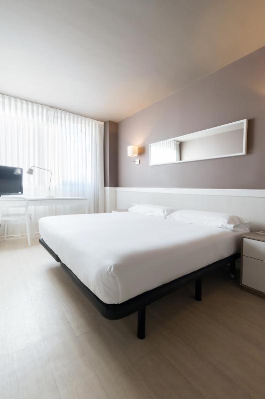Superior Double or Twin Room image 4