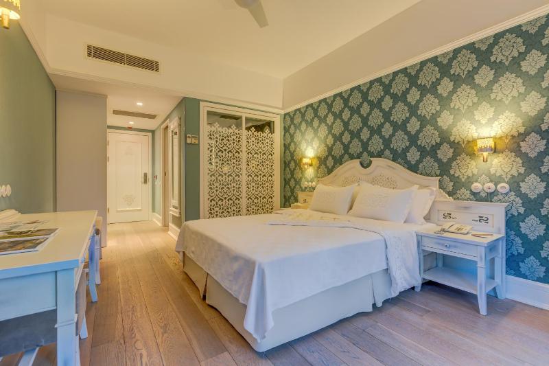 Double Room with Terrace image 2
