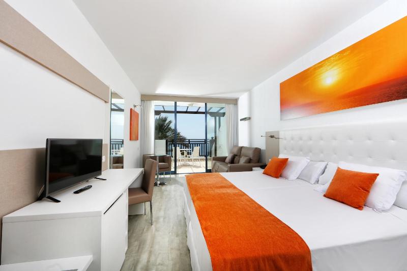 Superior Double Room with Sea View image 1