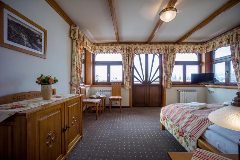 Deluxe Double Room with Balcony (2 Adults + 1 Child) image 3