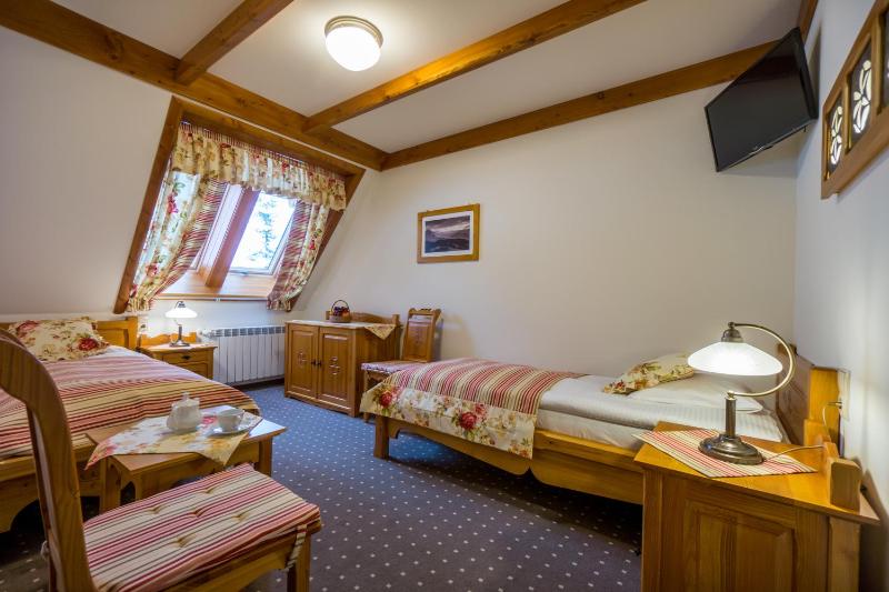 Standard Twin Room image 3