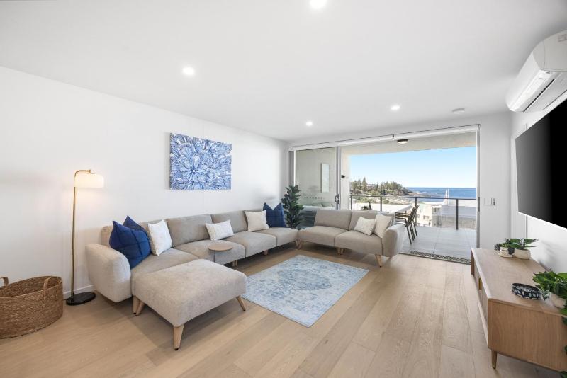 Beachside 3-bed apartment with Ocean Views - image 17