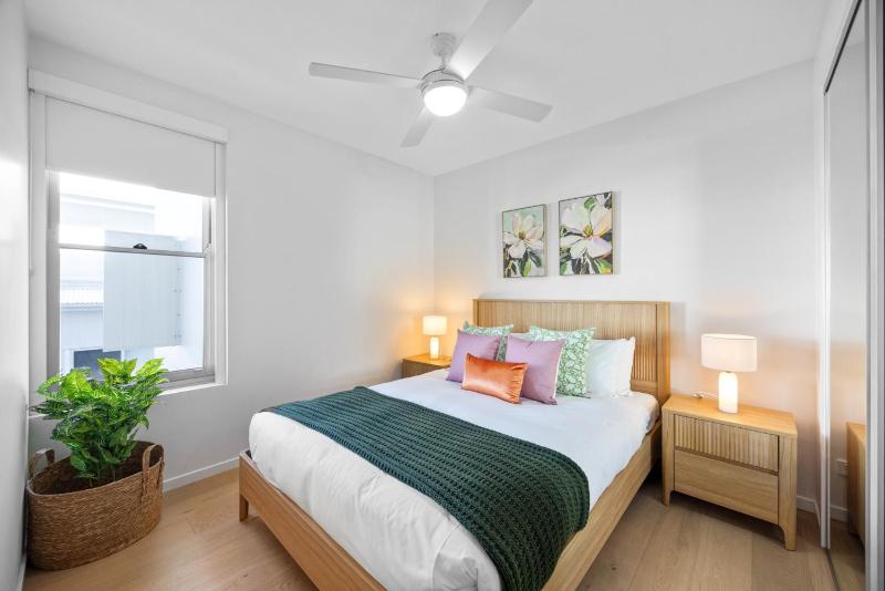 Beachside 3-bed apartment with Ocean Views - image 12