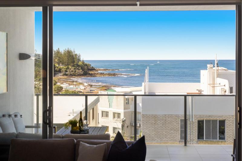 Beachside 3-bed apartment with Ocean Views - image 5