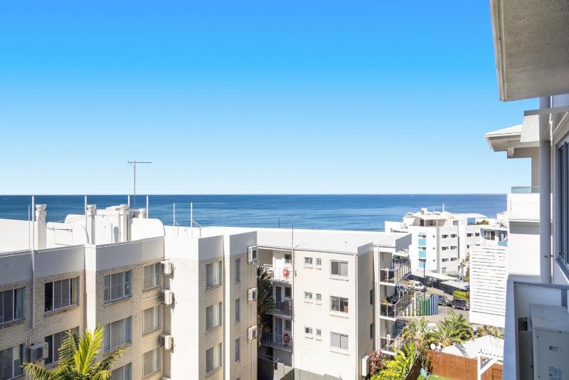 Beachside 3-bed apartment with Ocean Views - image 13