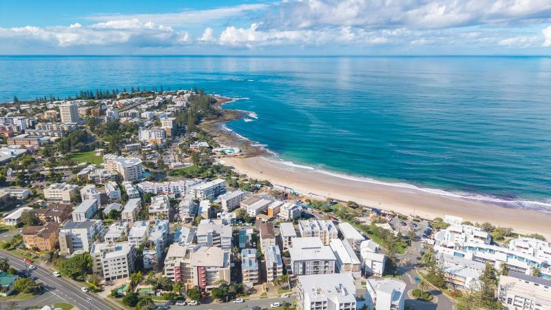 Beachside 3-bed apartment with Ocean Views - image 2