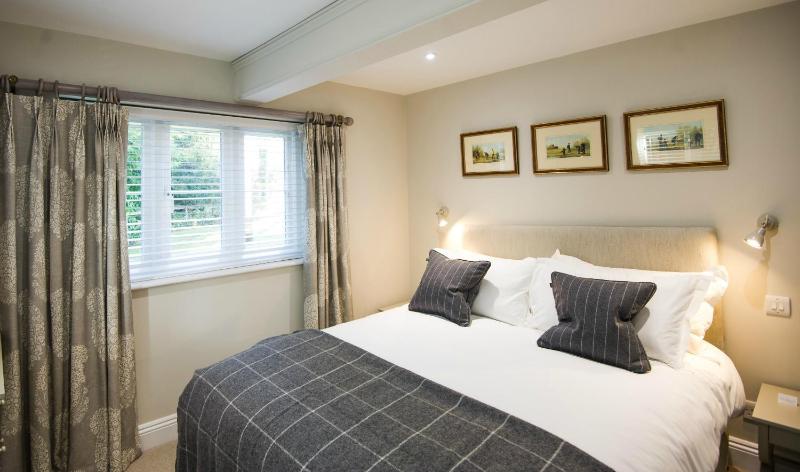 Deluxe Double Room image 2