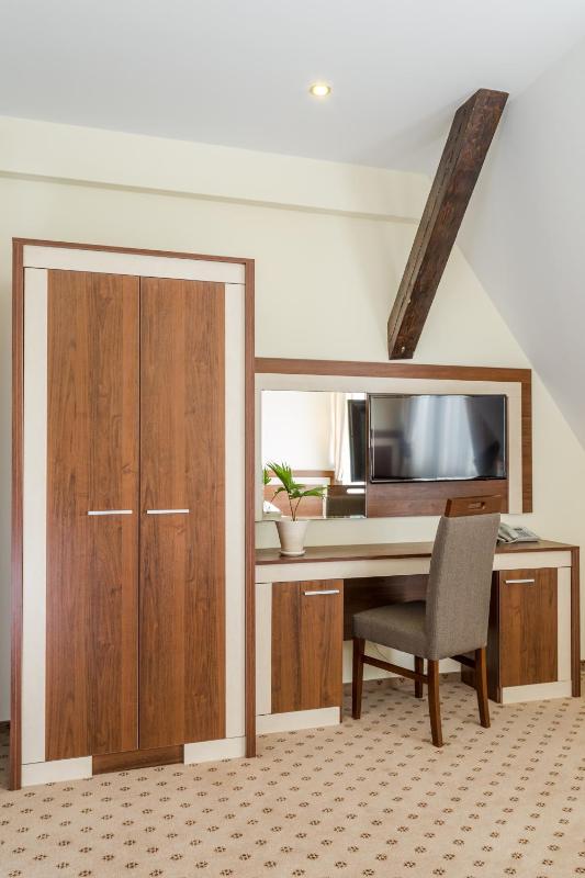 Luxury Triple Room image 3
