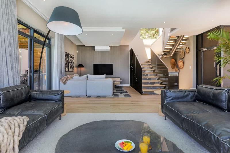 Vista del Mare - 3 Min walk to Camps Bay beach - image 10