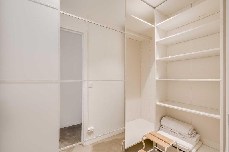 Modern 1BDR 2P flat with a balcony – Ménilmontant - image 5