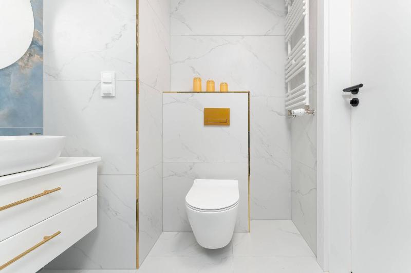 Stylowy Apartament z Klimatyzacją i Parkingiem Blisko Plaży by Noclegi Renters - image 25