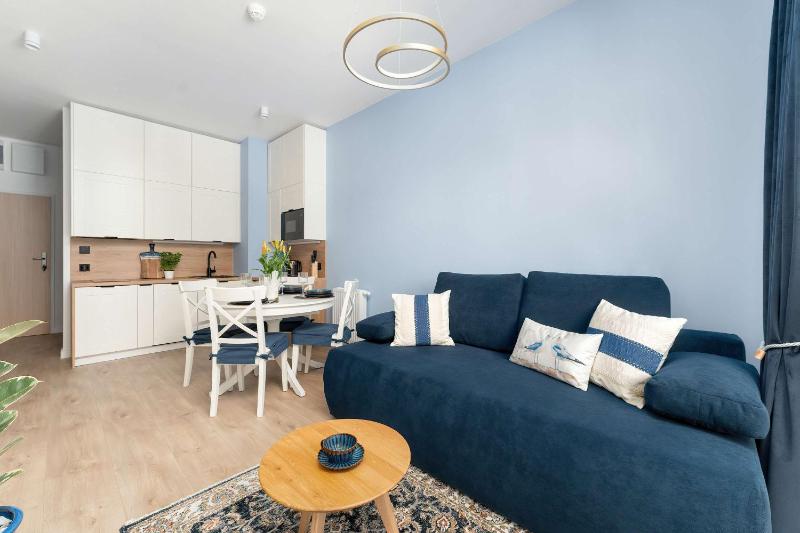 Stylowy Apartament z Klimatyzacją i Parkingiem Blisko Plaży by Noclegi Renters - image 16