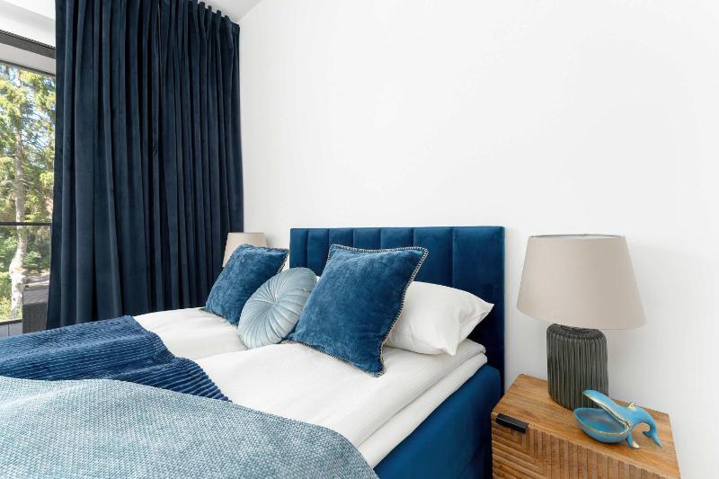Stylowy Apartament z Klimatyzacją i Parkingiem Blisko Plaży by Noclegi Renters - image 22
