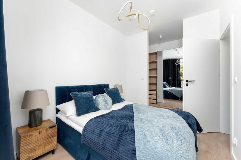 Stylowy Apartament z Klimatyzacją i Parkingiem Blisko Plaży by Noclegi Renters - image 20