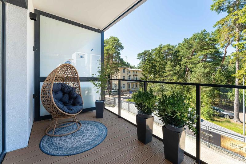 Stylowy Apartament z Klimatyzacją i Parkingiem Blisko Plaży by Noclegi Renters - image 28