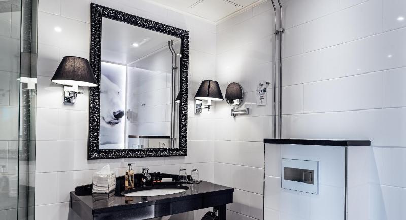 Polar Family Room image 2