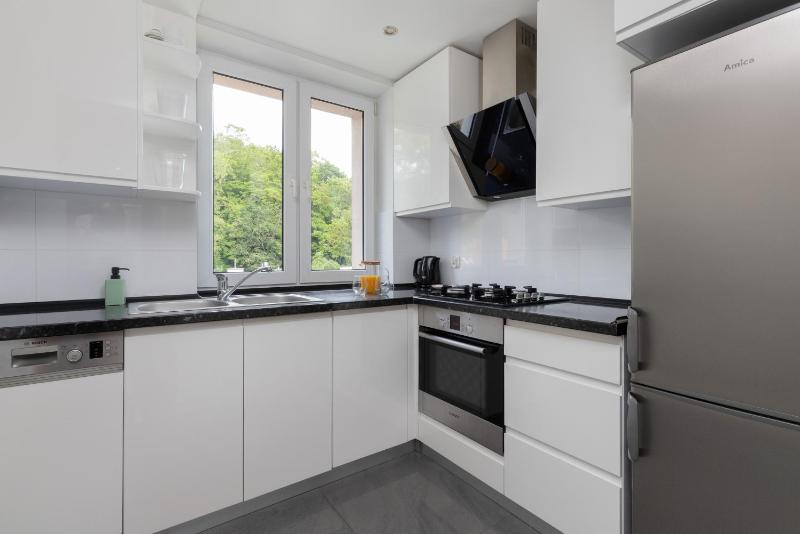 Comfortable Apartment Near the Beach in Sopot by Noclegi Renters - image 10