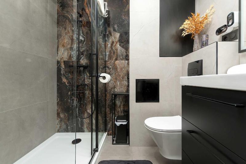 Mosaic Apartment in Rzeszów Center with Air Conditioning and Balcony by Noclegi Renters - image 18