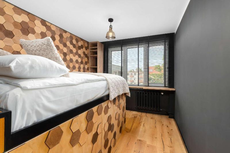 Mosaic Apartment in Rzeszów Center with Air Conditioning and Balcony by Noclegi Renters - image 20