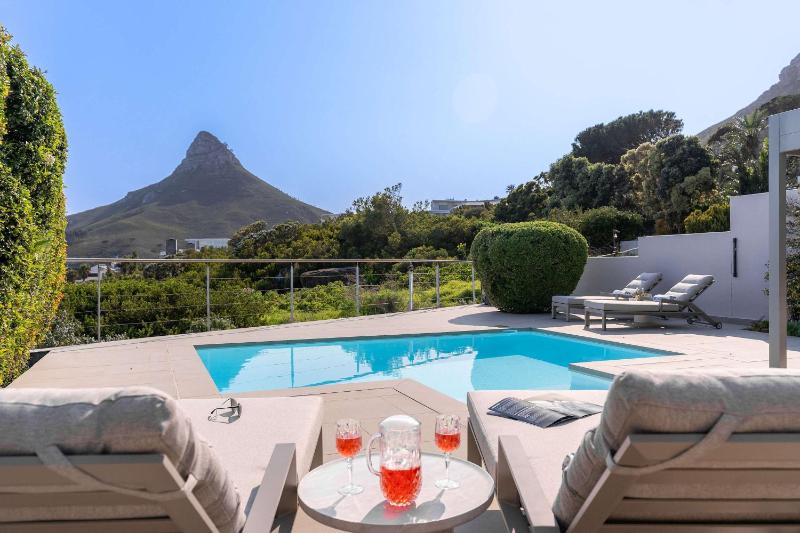 Nura Townhouse Camps Bay with Private Pool & Views - image 8