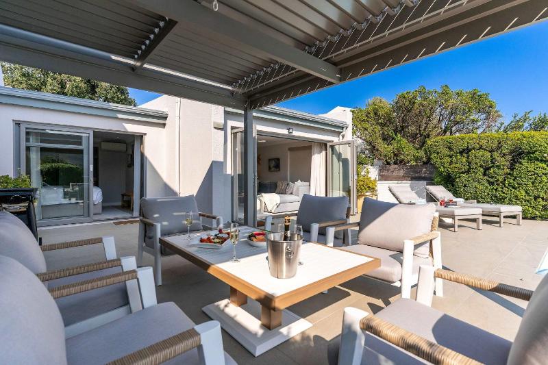 Nura Townhouse Camps Bay with Private Pool & Views - image 13
