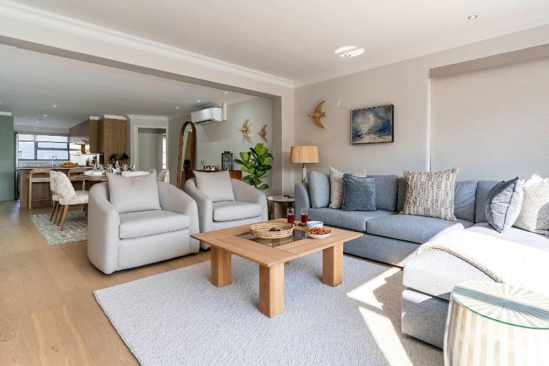 Nura Townhouse Camps Bay with Private Pool & Views - image 10