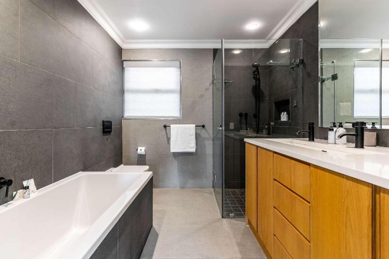 Nura Townhouse Camps Bay with Private Pool & Views - image 7