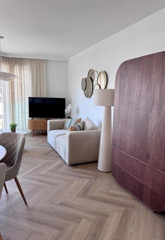 Sun Valley: Central Seaside Apartment - image 16