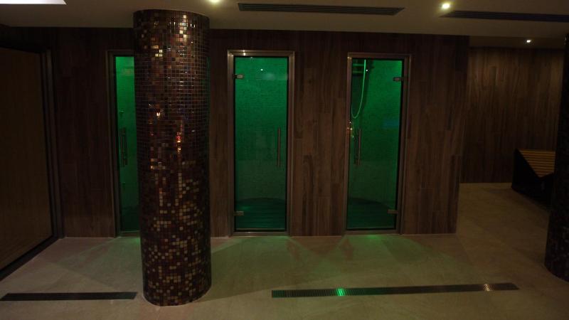 Double Room with Spa Access image 4
