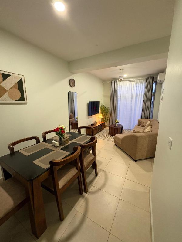 Spacious 2 bedroom Apartment - image 10